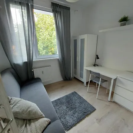 Oliwa - Msciwoja Ii 50, Do Morza 1,9km, 750m Skm Oliwa, 1,1km Park Oliwski Pansiyon